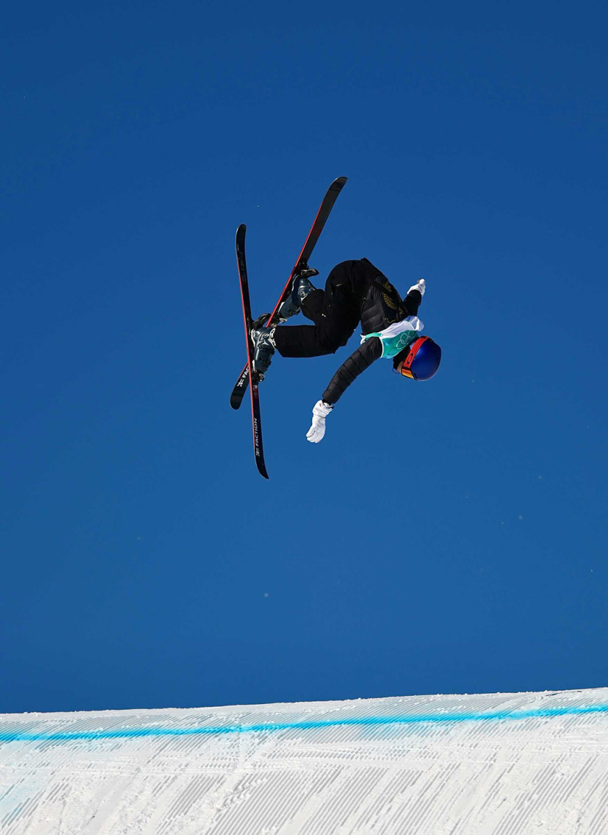 eileen-gu-mid-air